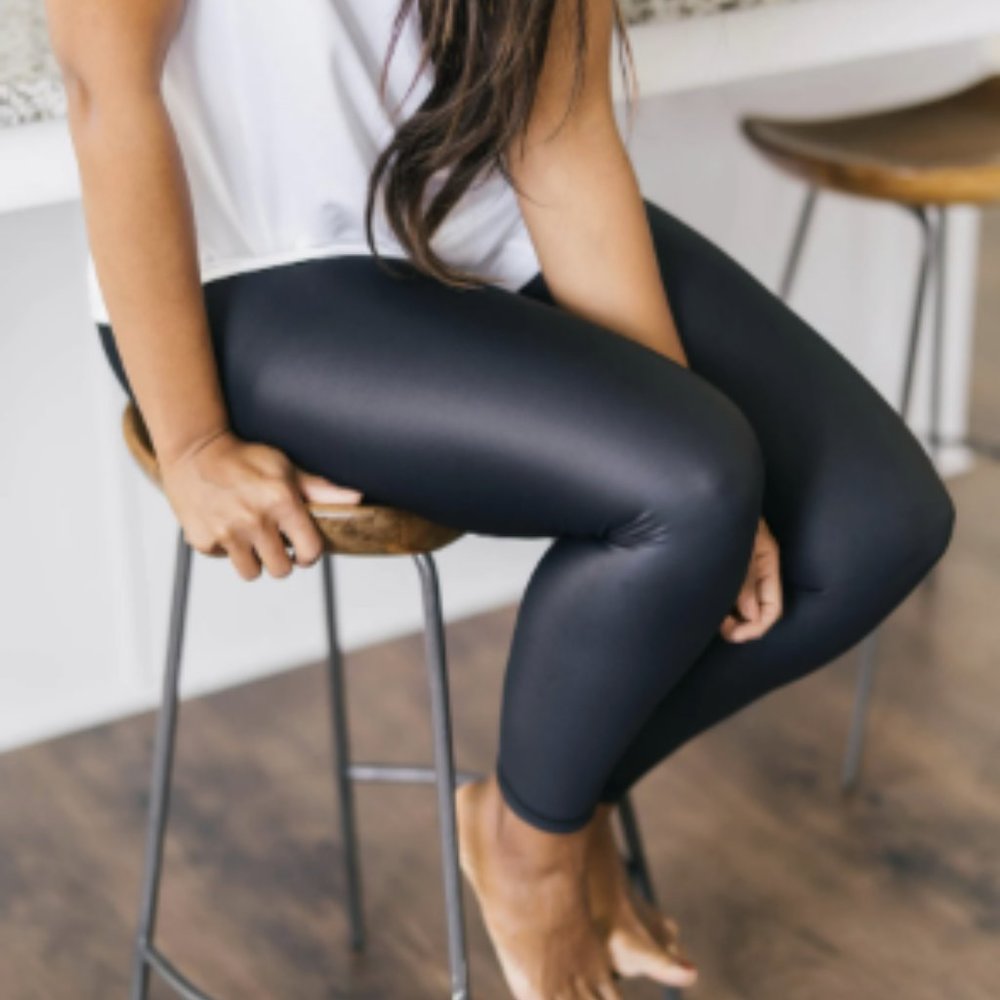 NWT Black Metallic Light n Tight Hi-rise 7/8 24"   Size 2